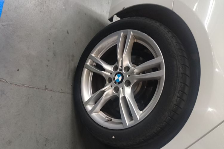 BMW 3 Series 2017 #10 BMW 3 Series 2017 car image #10