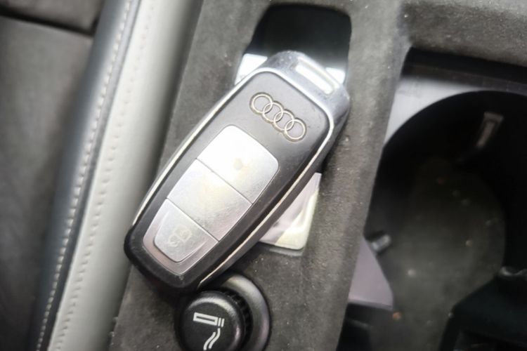 Audi Q3 2022 car image #14