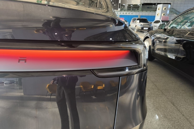 Tesla Model Y 2025 #8 Tesla Model Y 2025 car image #8