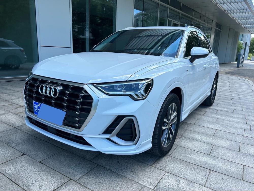 Audi Q3 2022 car image 