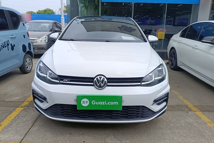 Volkswagen Golf 2018 car image #3