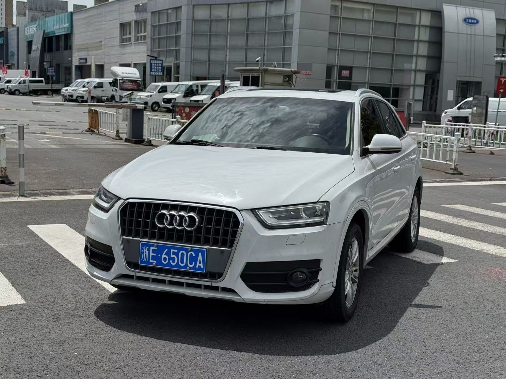 Audi Q3 2016 Audi Q3 2016 immagine di auto