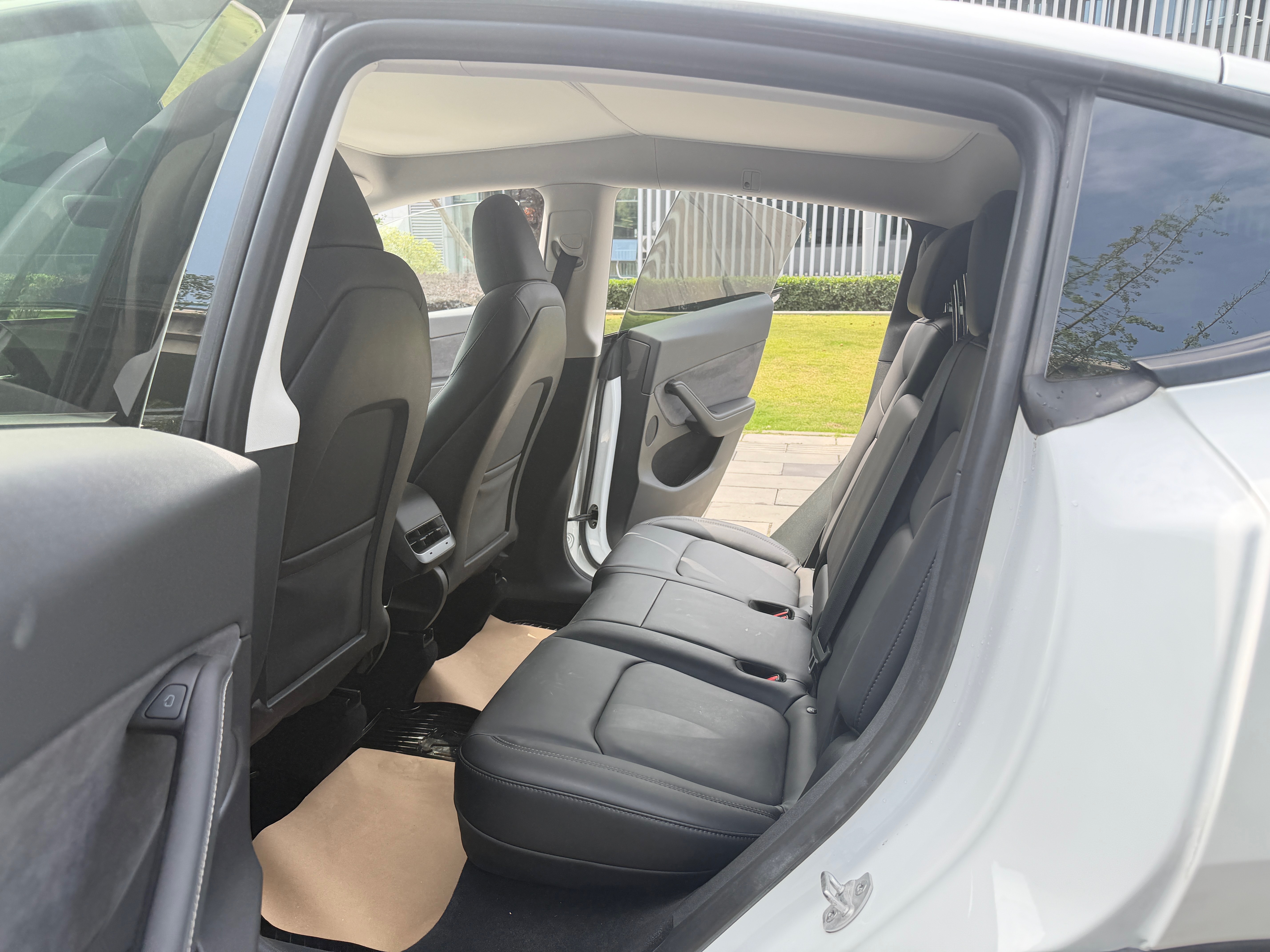 Tesla Model Y 2023 #8 Tesla Model Y 2023 car image #8