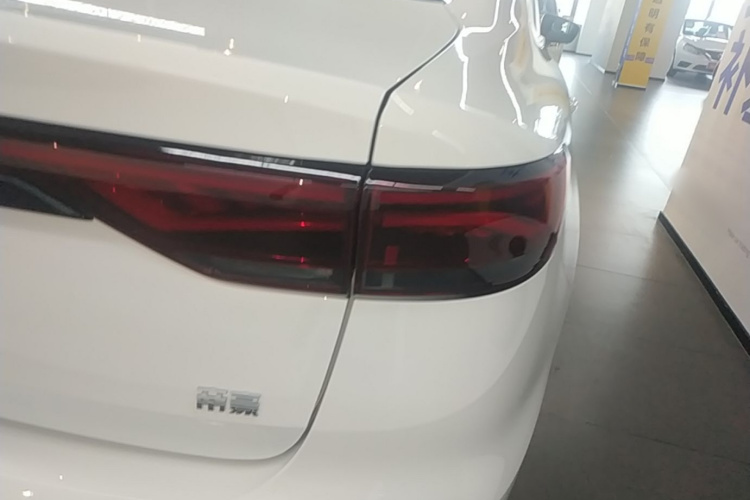 GEELY Emgrand 2026 car image #8
