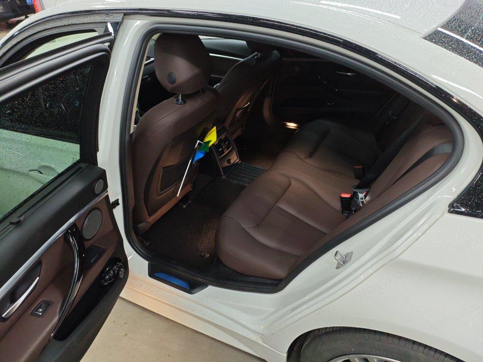 BMW 3 Series 2018 car image #9