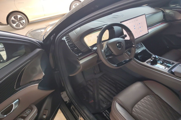 BYD Han 2023 car image #16