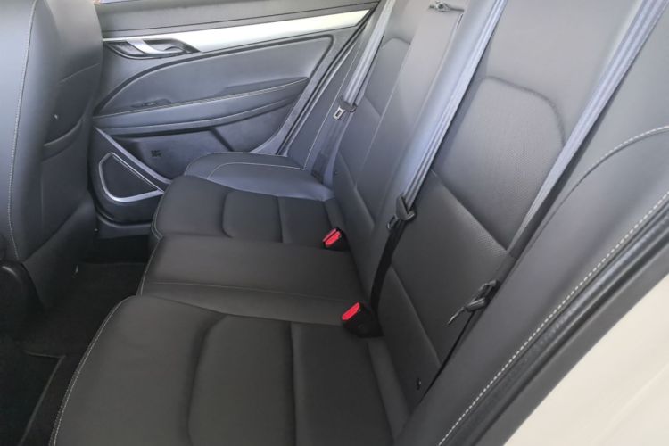 GEELY Emgrand 2019 imagen de coche #17