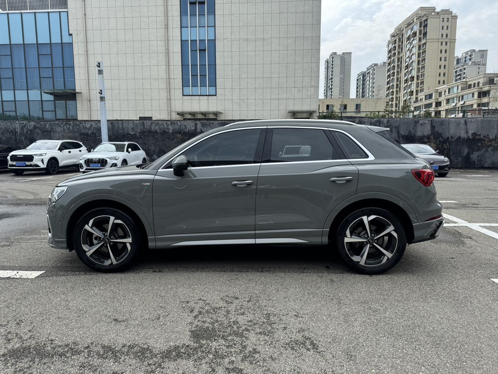 Audi Q3 2025 car image #3