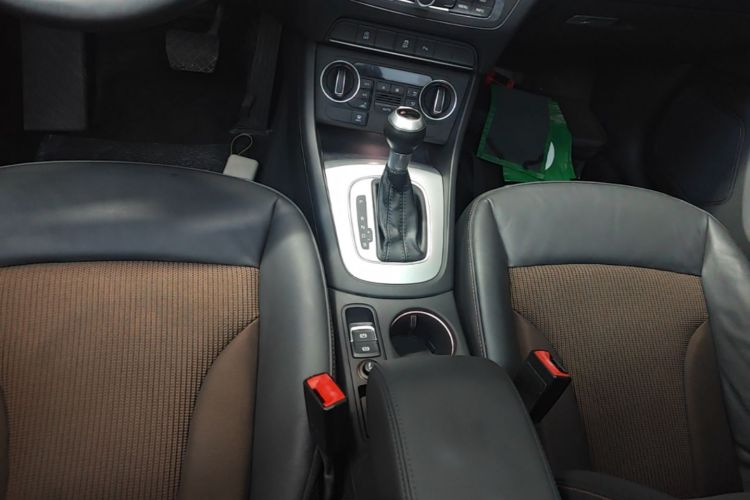 Audi Q3 2018 car image #18