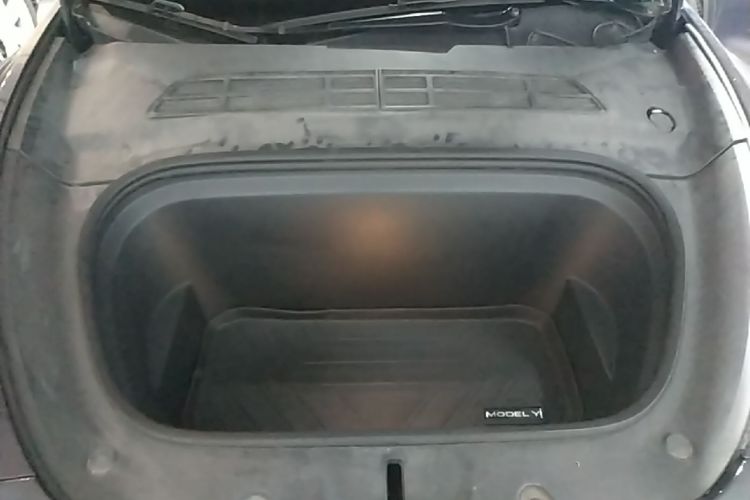 Tesla Model Y 2021 immagine di auto #20