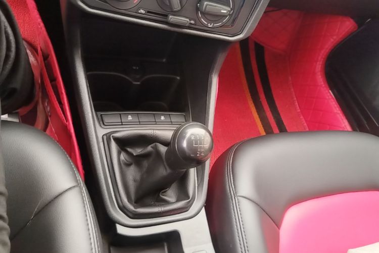 Volkswagen Santana 2022 car image #18
