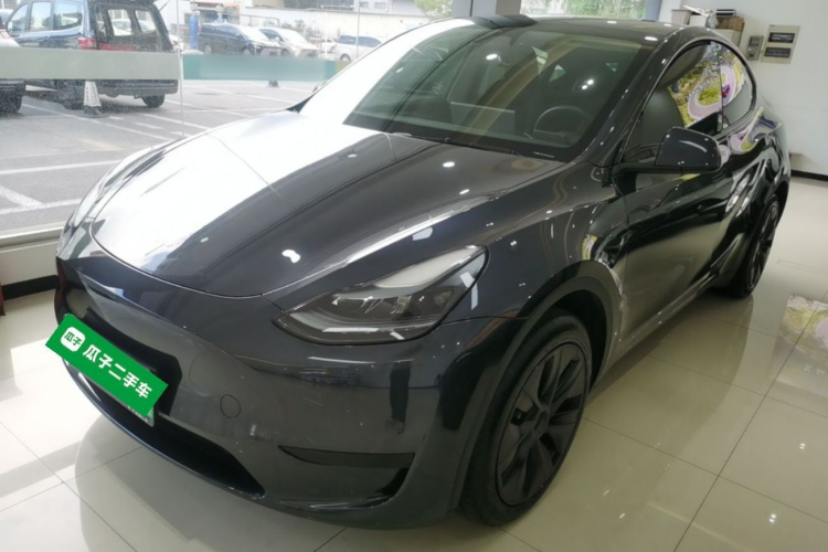 Tesla Model Y 2024 #2 Tesla Model Y 2024 car image #2