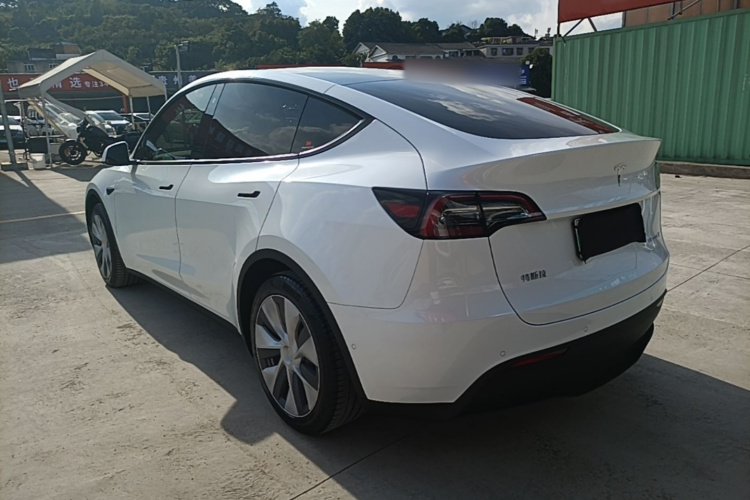 Tesla Model Y 2022 car image #5
