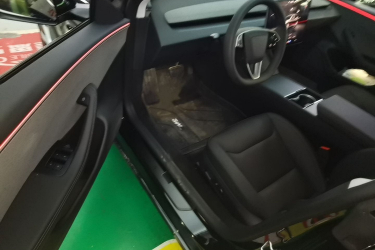 Tesla Model 3 2026 immagine di auto #16