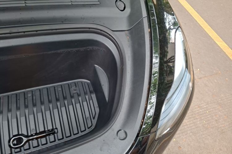 Tesla Model Y 2023 car image #29