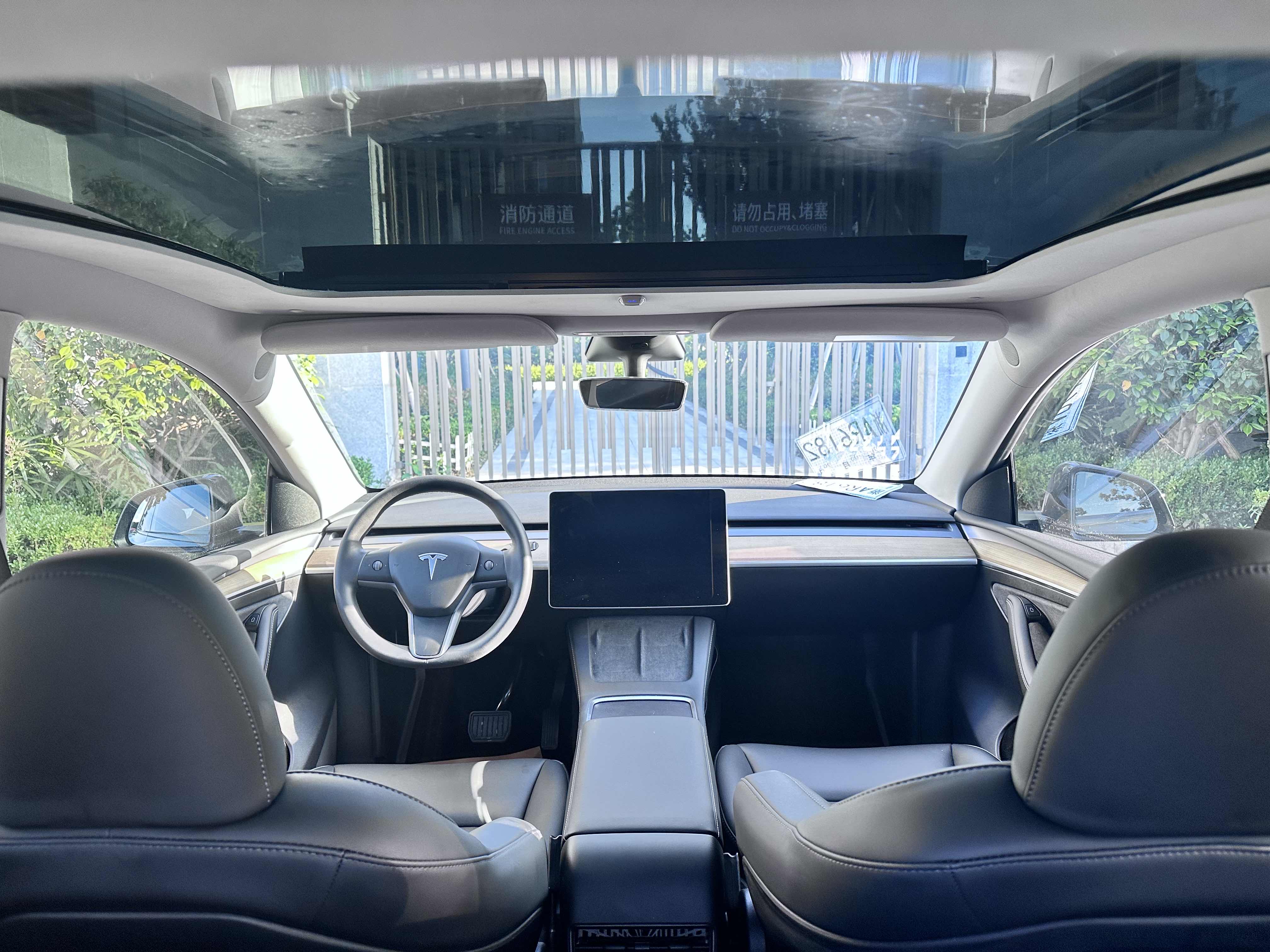 Tesla Model Y 2023 car image #7