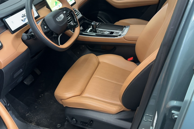 GEELY Boyue L 2025 car image #17