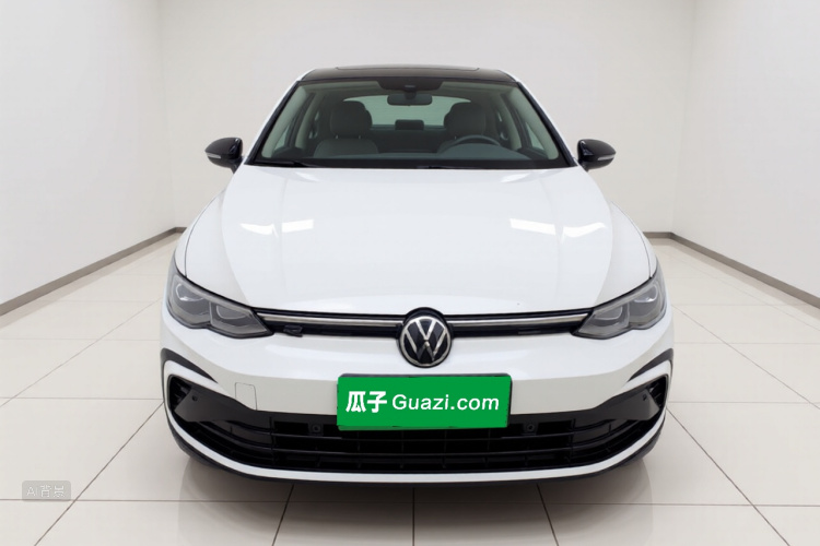 Volkswagen Golf 2021 car image #3