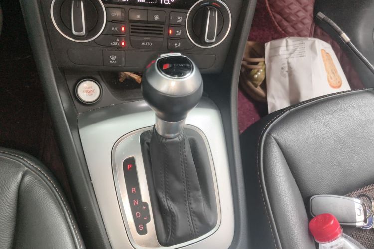 Audi Q3 2019 car image #14