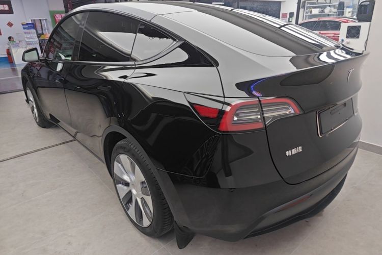 Tesla Model Y 2023 car image #5