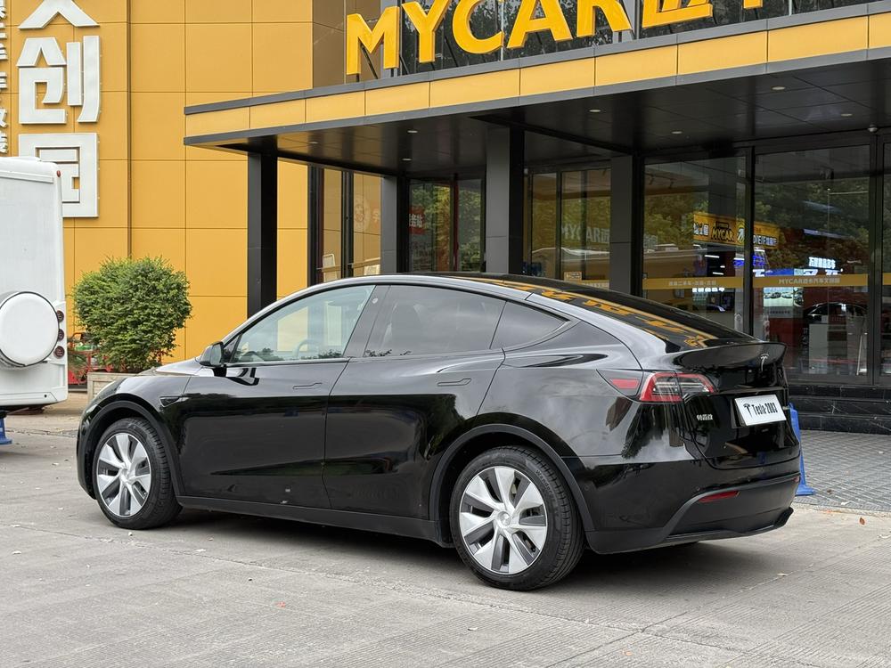 Tesla Model Y 2022 #5 Tesla Model Y 2022 car image #5