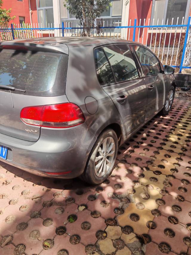 Volkswagen Golf 2011 car image #4