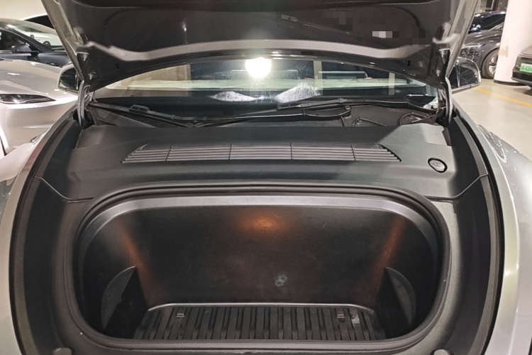 Tesla Model Y 2024 car image #22