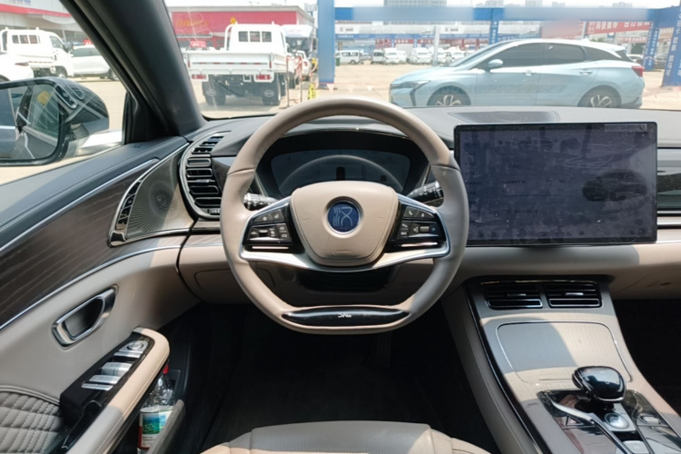 BYD Han 2024 car image #11