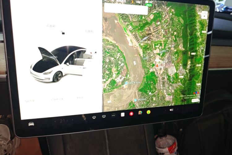 Tesla Model 3 2021 car image #17