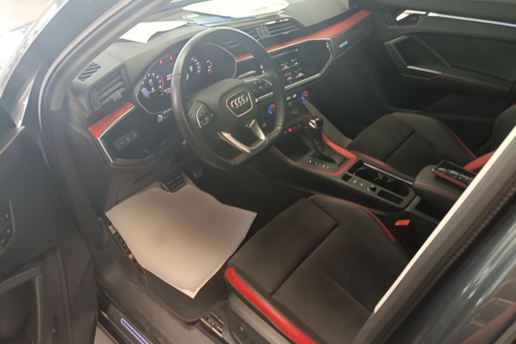 Audi Q3 2021 car image #16