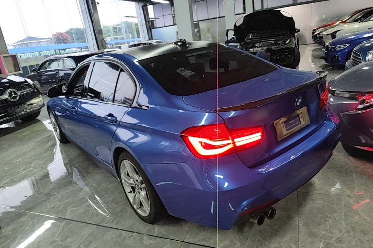 BMW 3 Series 2018 #5 BMW 3 Series 2018 car image #5
