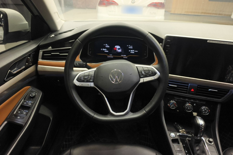 Volkswagen Bora 2023 car image #12