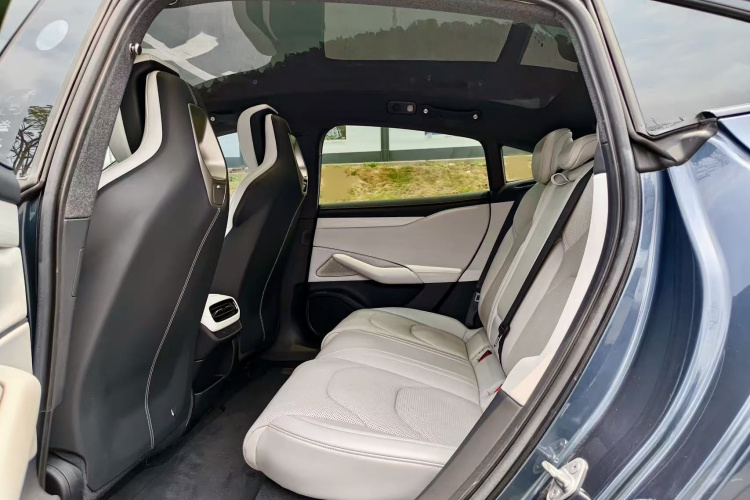 MI SU7 2024 image de voiture #12