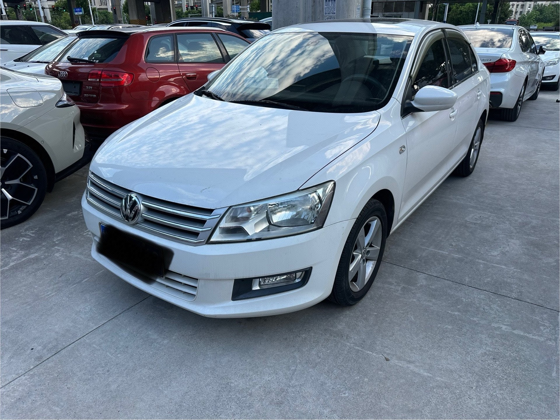 Volkswagen Santana 2013 car image 
