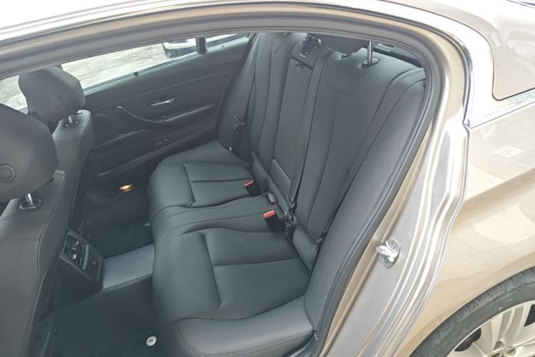 BMW 3 Series 2017 car image #17