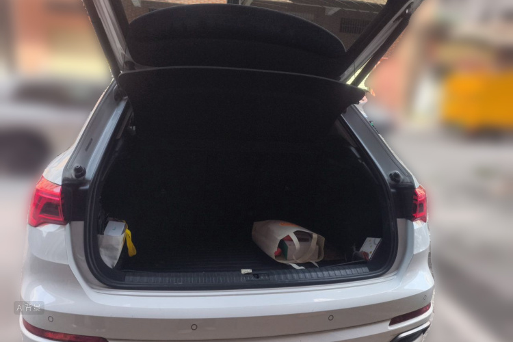 Audi Q3 2019 car image #21