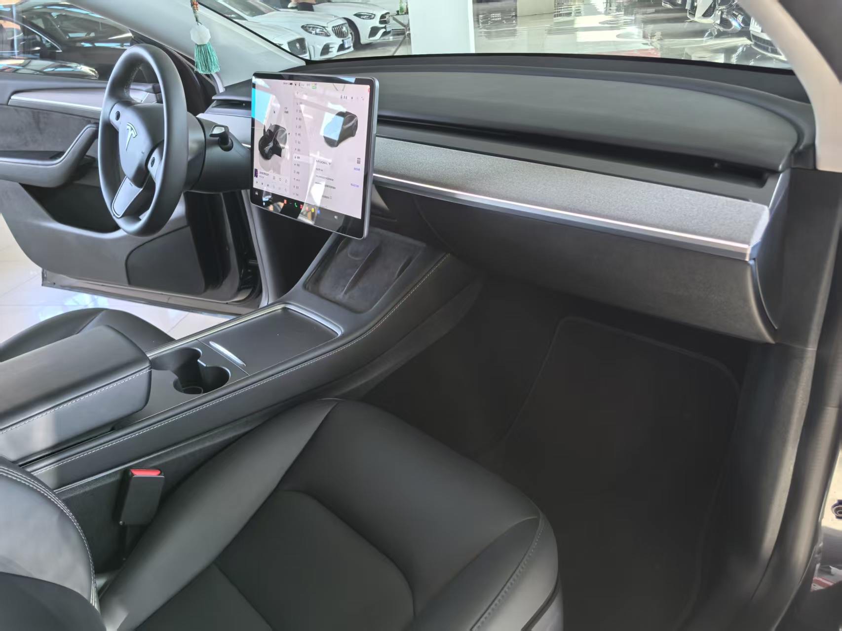 Tesla Model Y 2024 #6 Tesla Model Y 2024 صورة سيارة #6
