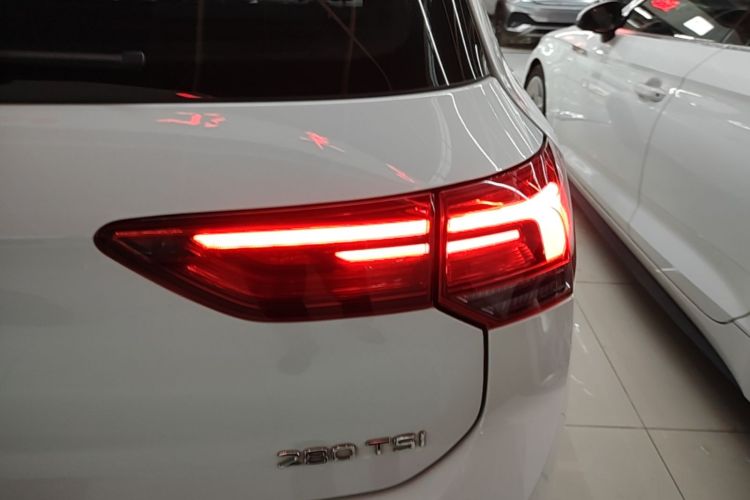 Volkswagen Golf 2022 car image #8