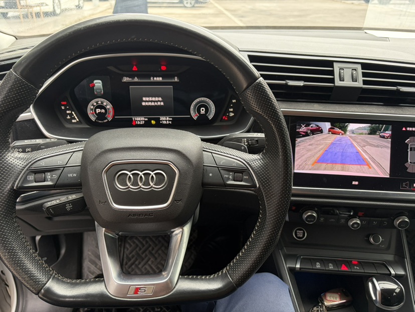 Audi Q3 Sportback 2022 immagine di auto #2