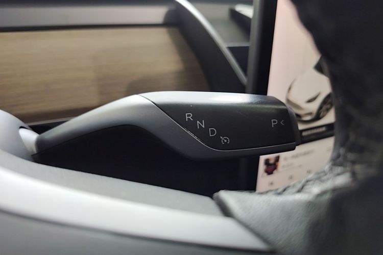 Tesla Model Y 2021 #14 Tesla Model Y 2021 car image #14