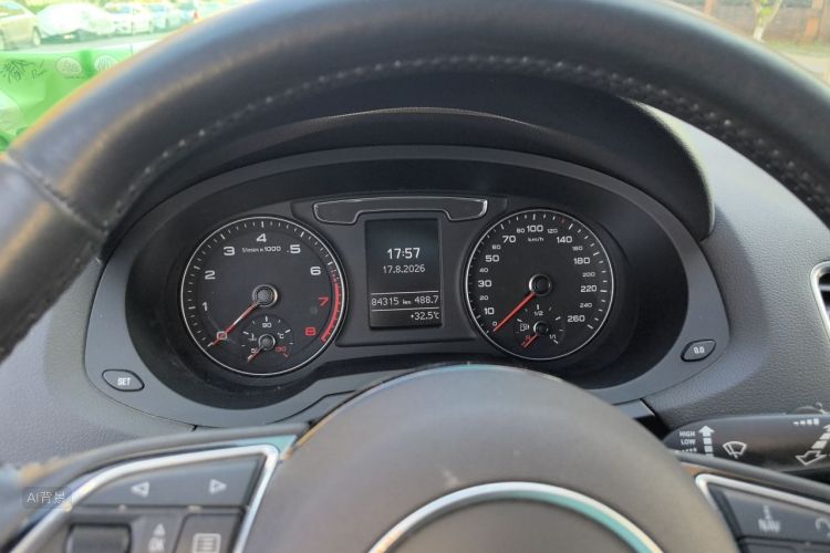 Audi Q3 2019 car image #13