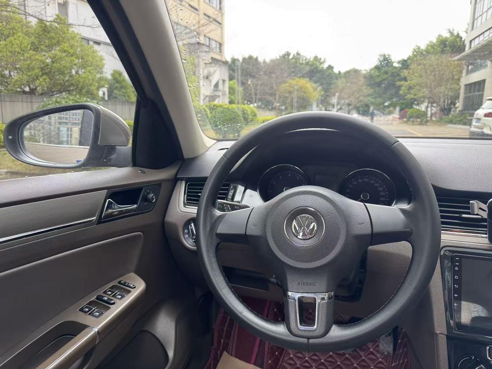 Volkswagen Bora 2014 car image #20