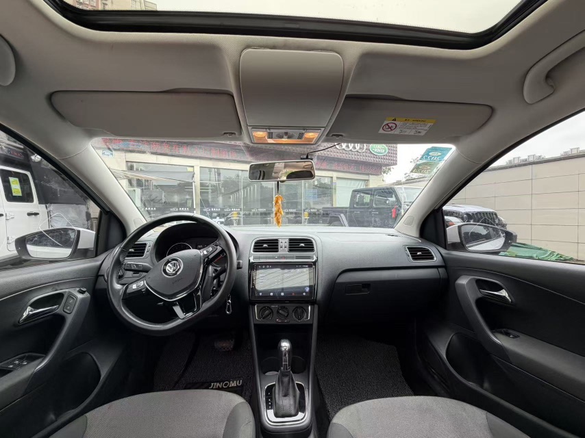 Volkswagen Polo 2018 car image #3