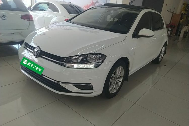 Volkswagen Golf 2019 car image #2