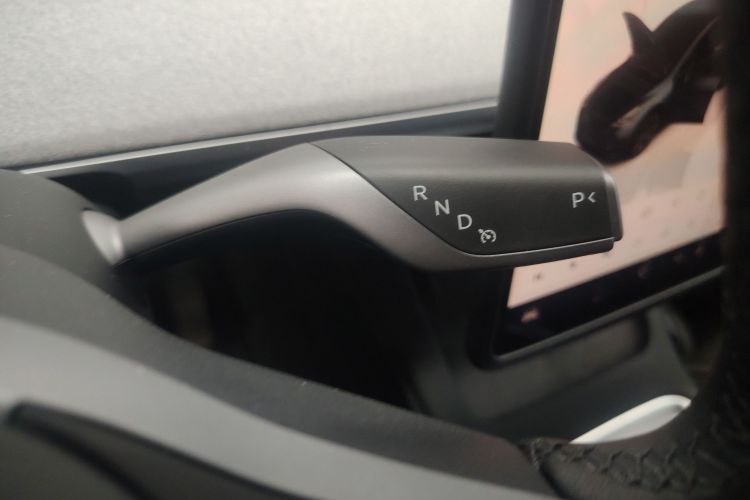 Tesla Model Y 2024 immagine di auto #14