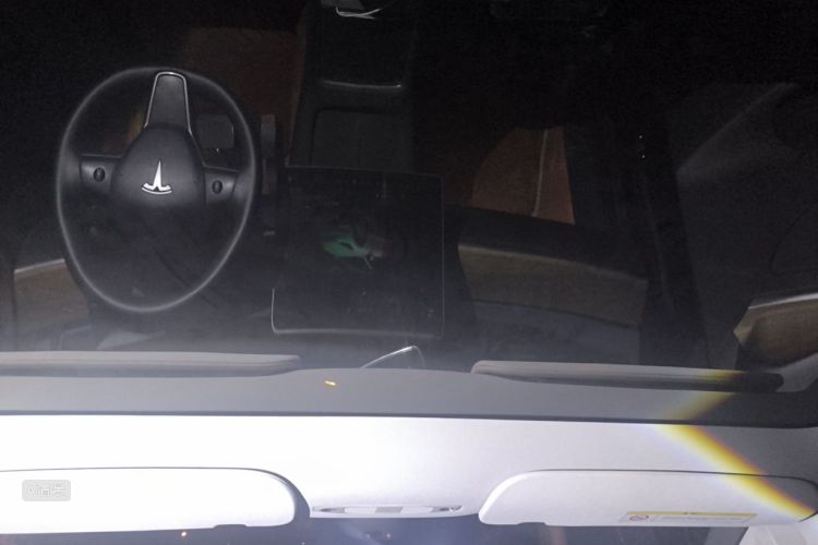Tesla Model Y 2023 car image #20