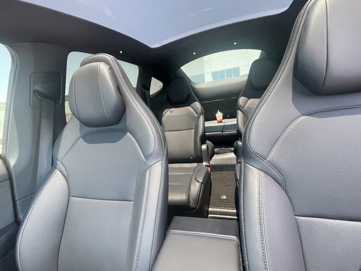 Tesla Model Y L 2025 car image #11