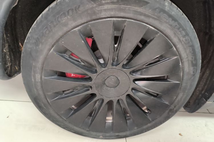Tesla Model Y 2022 car image #10
