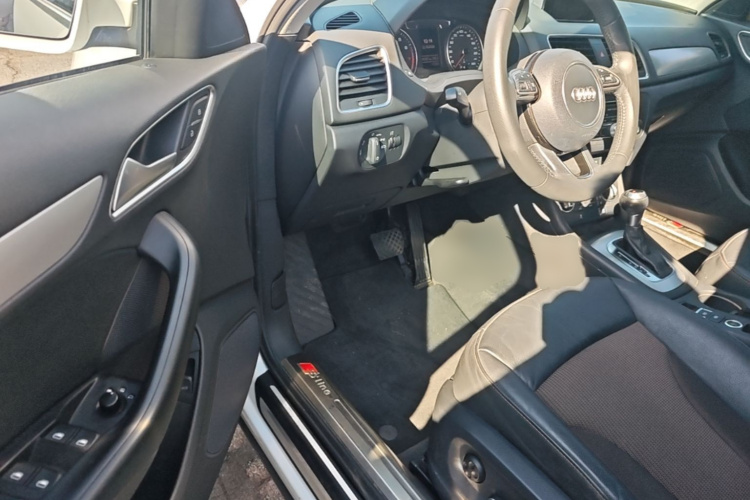 Audi Q3 2017 صورة سيارة #16