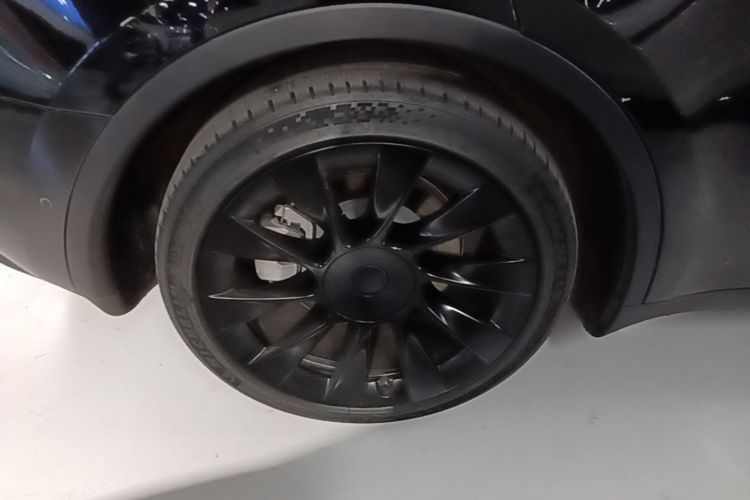 Tesla Model Y 2022 car image #10